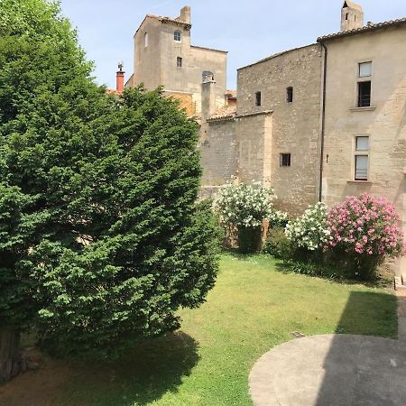 Appartement A La Roquette, Dans L'Hotel De Divonne, Classe. Arles Zewnętrze zdjęcie