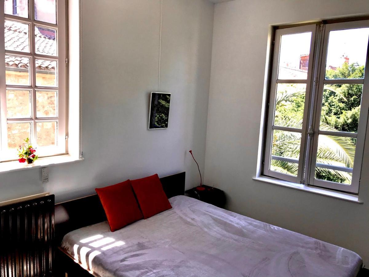 Appartement A La Roquette, Dans L'Hotel De Divonne, Classe. Arles Zewnętrze zdjęcie