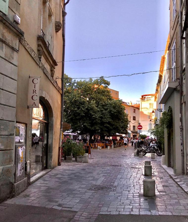 Appartement A La Roquette, Dans L'Hotel De Divonne, Classe. Arles Zewnętrze zdjęcie